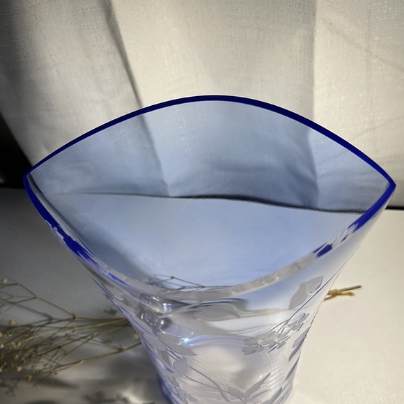Vintage Mikasa Blue & Clear Glass Vase with Floral Etchings - Picture 5 of 9